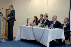 1_caroline-presenting